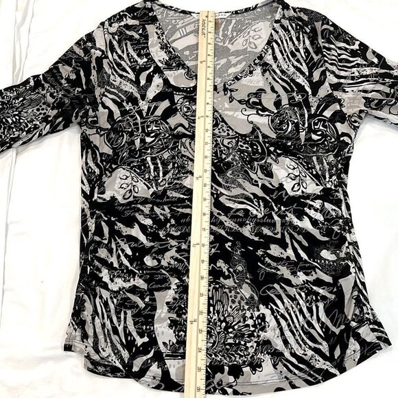Peter Nygard Black White Abstract V Neck Stretch Top 3/4 Sleeve Medium EUC - Picture 9 of 10